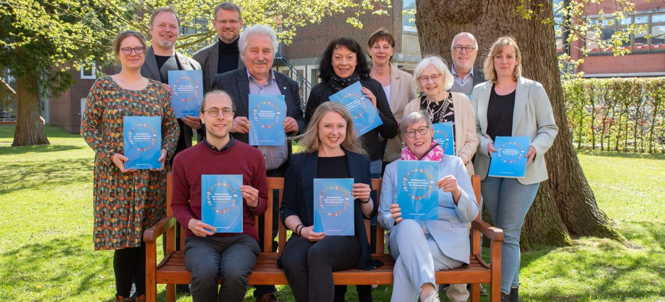 Vorstellung Handreichung Platt im Kindergarten 3000px